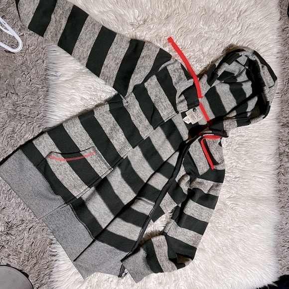Knitted zipup billabong striped hoodie - Picture 3 of 3